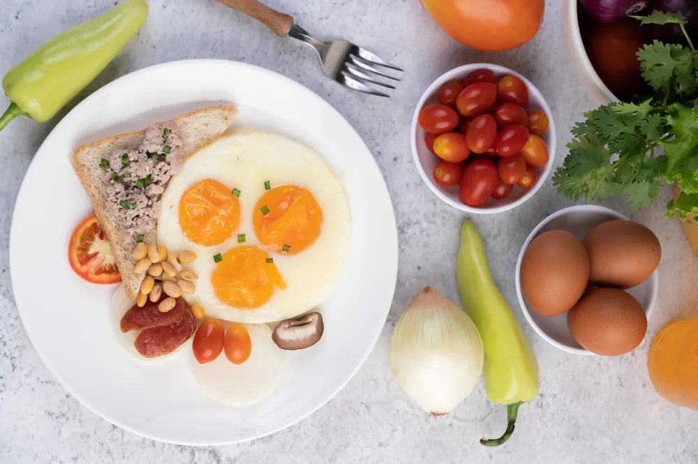 comer huevos