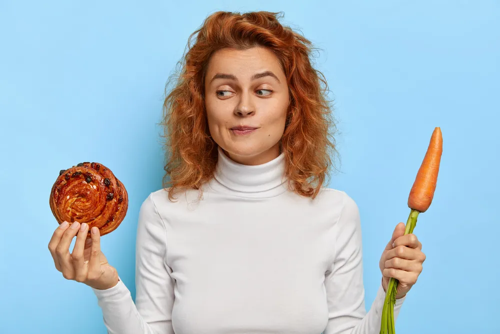 a una mujer le gustaría satisfacer su hormona del hambre