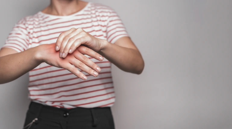 dolor en las articulaciones de la mano