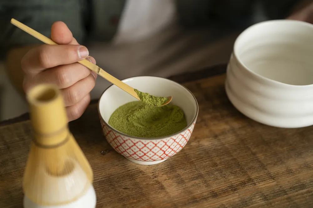 preparación de matcha