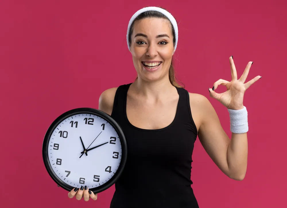 Mujer activa siguiendo una dieta IF