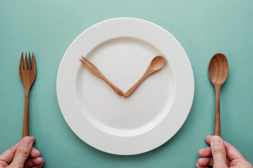 hora de comer durante el ayuno intermitente