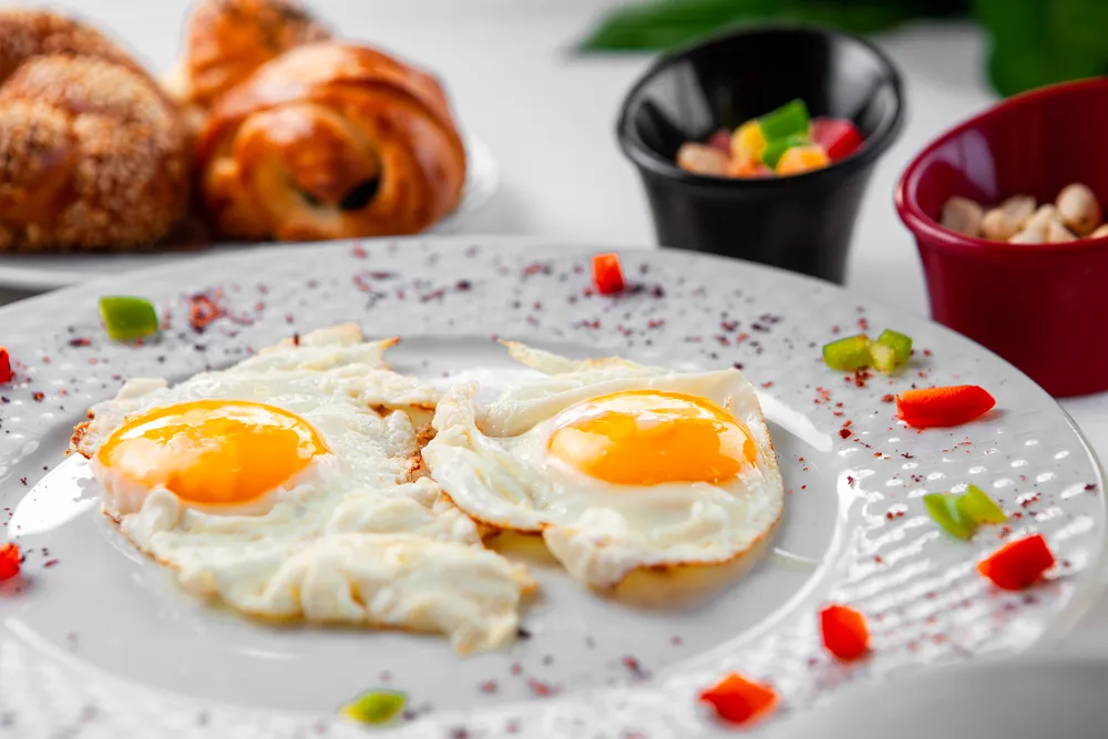huevos fritos para un desayuno saludable
