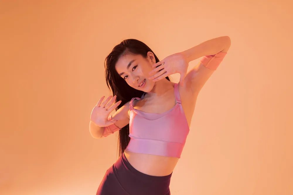 mujer haciendo ejercicios de zumba