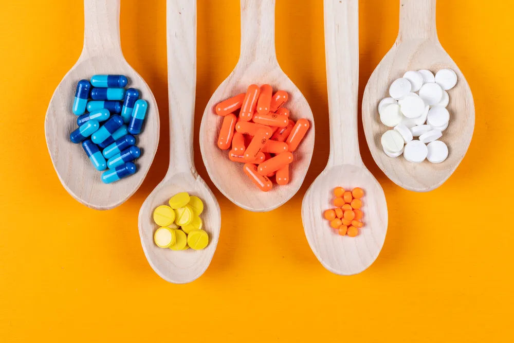 creatina y otros suplementos en tabletas