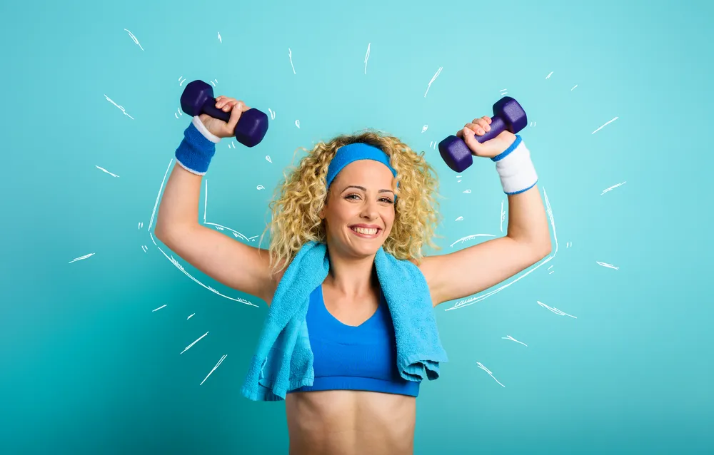 una mujer que entrena y también usa creatina