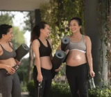 Entrenamiento posparto. ¡Mamá ha vuelto a la forma que tenía antes del embarazo!